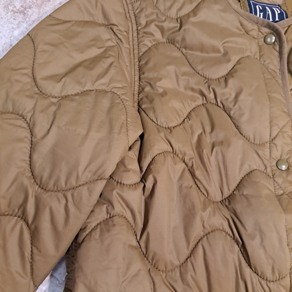 GAP Women's XS Upcycled Puffer Coat Amber Green Water Resistant Excellent Condit - Picture 6 of 9